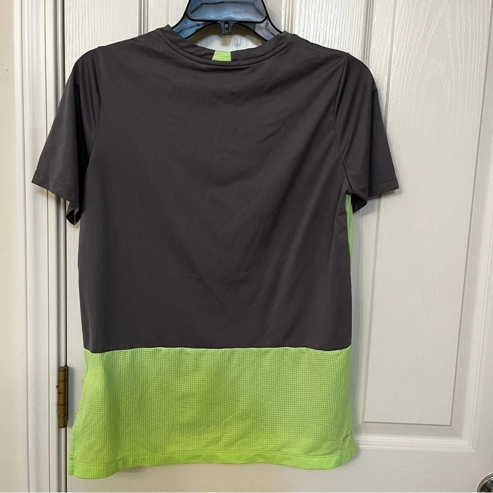 Nike big boys Dri-Fit short sleeve top Size XL